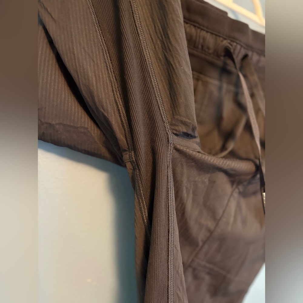 Lululemon Dance Studio Mid-Rise Crop 25" Size 2 - Picture 8 of 10